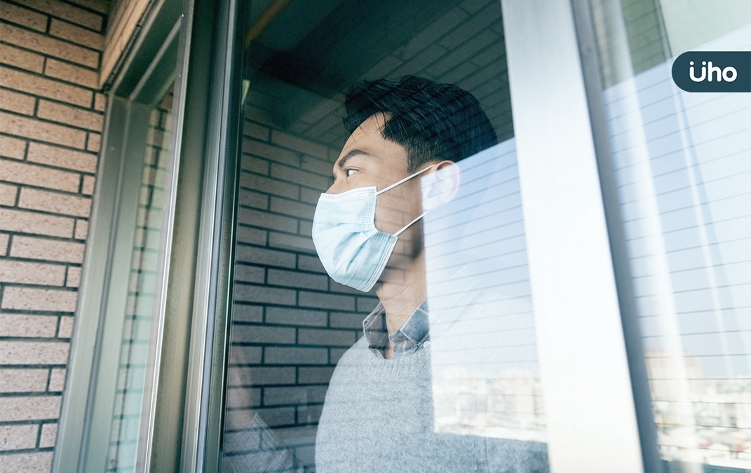 確診後「緊閉門窗吹冷氣」傳染給家人？醫建議「2招」降低病毒量