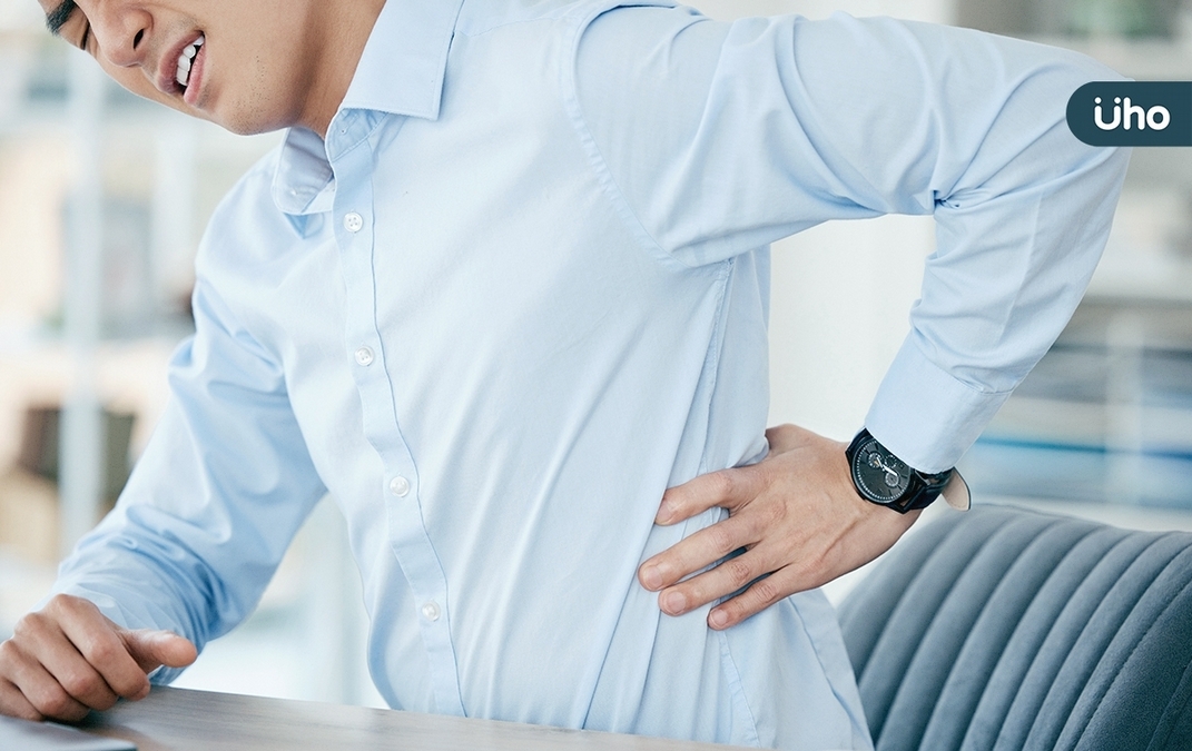 80%人都曾「下背痛」！物理治療師教「核心4動作」有效緩解疼痛