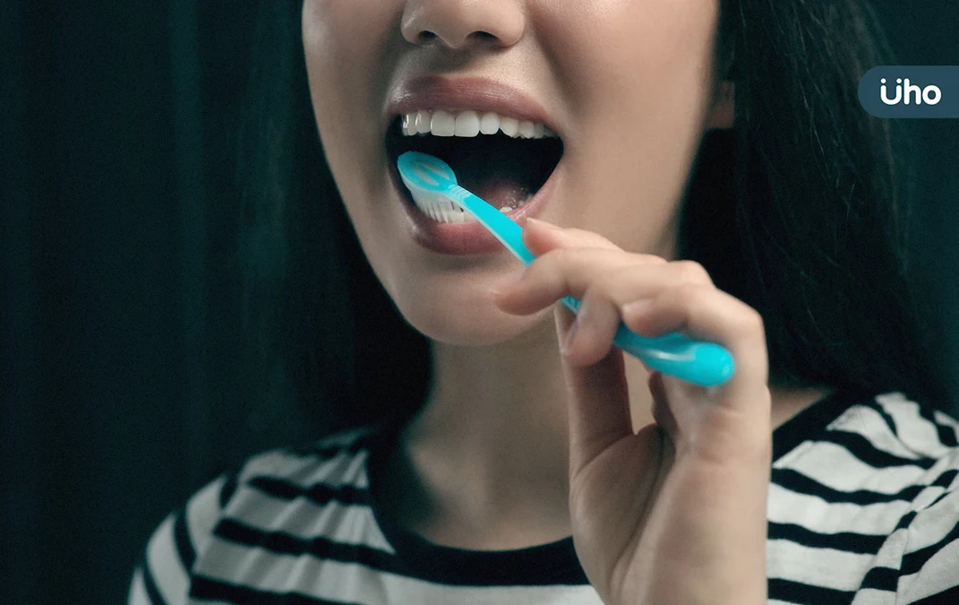 飯後多久該刷牙？牙醫建議「這時間刷」最好：做不到先靠2招初步潔牙