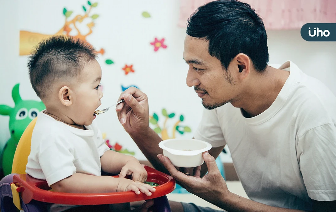 煮飯、打掃、顧小孩⋯他樂於當「男歐巴桑」：試著找快樂的育兒方法