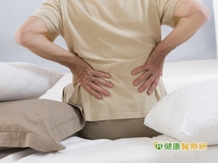 70歲嬤骨痛如蟻啃蝕 原來是肺癌轉移