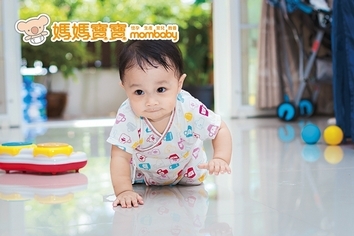 孩子到1歲還不會爬？協助寶寶爬行．從3件事做起