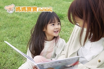 念故事時,孩子總是坐不住?牢記「親子共讀」重要觀念!