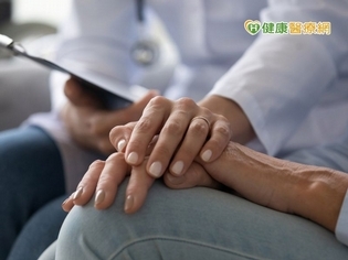 肺癌標靶藥長治久安 一腳入安寧病房挽回一命