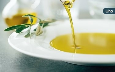 沙拉油、花生油、橄欖油…哪些可拌沙拉、油炸？關鍵看「這1點」