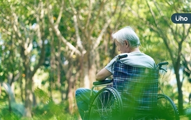 鄉下更適合失智症養病?英國權威醫揭「現實面」:先考慮這2點