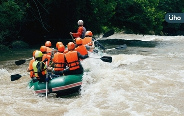 溪邊玩水「3大前兆」快上岸!預防山洪暴發「1時段」玩水最安全