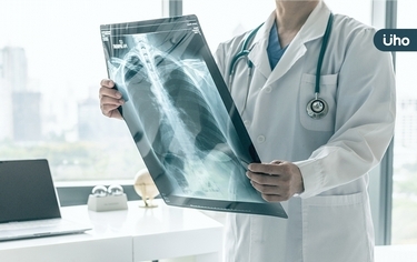 定期做胸部X光，能早期發現肺癌嗎？醫：你該做的是「這項檢查」