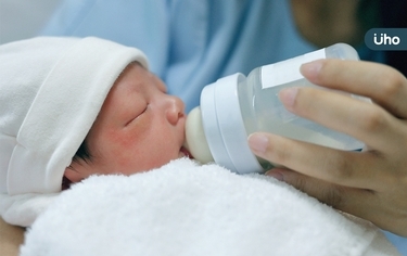 「不餵母乳」讓媽媽好內疚⋯婦產科醫看不下去打臉:配方奶也很棒