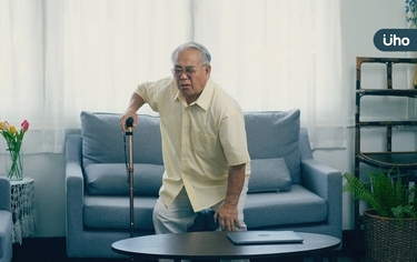 屁股酸麻、雙腿無力⋯恐是腳中風!老翁治療後竟連「不舉」都解決