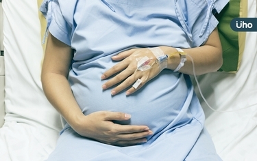 罹癌會影響懷孕嗎？需延緩治療嗎？醫建議4方法「搶時間」先備孕