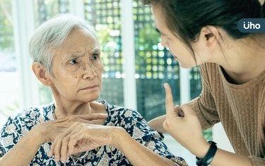 失智症不會好,所以吃藥沒有用?醫揭「用藥6要點」照顧者需知道
