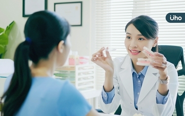 假牙變黑、出現裂痕要小心!醫曝「1元素」變質嚴重恐致阿茲海默症