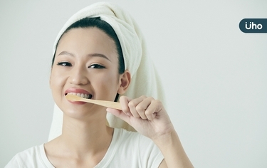 刷牙用力、飯後馬上刷牙比較乾淨？都錯！牙醫親解4大「NG刷牙法」