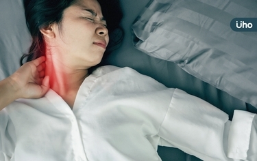 睡覺常常「落枕」？恐是脊椎出問題！醫警吿：別以為只是肌肉拉傷