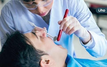 老翁心血管發炎指數超標⋯竟是因為「牙周病」？醫教5招保健牙齒