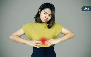 為什麼會胃食道逆流？別怪胃酸！醫揭3關鍵原來是「這部位」太鬆