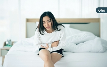 經血變多、不明嘔吐⋯恐因巧克力囊腫作祟!醫曝「癌變」2大關鍵