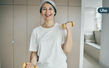 女性更年期不適靠「男性荷爾蒙」竟能改善?專家教「3招」幫身體回春