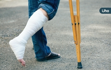 骨折後「骨頭還沒長好」能復健嗎?醫揭「治療3階段」防肌肉萎縮