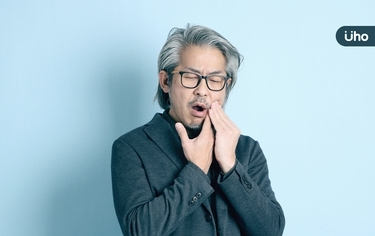 不明嘴破、口腔潰瘍別以為小事!6旬翁「病從口入」心臟感染險丟命