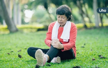 台灣女性停經後「骨質疏鬆」亞洲第一!醫:更年期出現「3警訊」當心