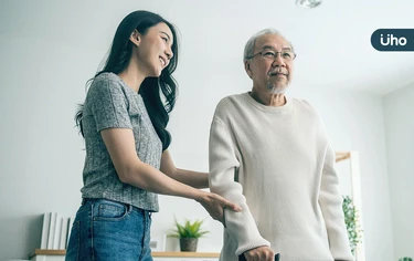 長輩忘東忘西，是失智還是老化？名醫：出現「這些狀況」才該檢查