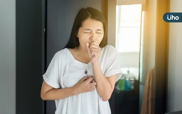 一直咳嗽是肺纖維化還是感冒?醫警吿「有這狀況」肺功能恐僅剩一半