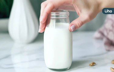 喝牛奶會胃脹怎麼辦？營養師教「乳製品」替換吃：用1物代替剛剛好