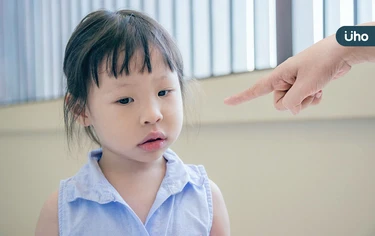 「真是不聽話的孩子」別直接對孩子說！爸媽必學「溝通4招」教小孩