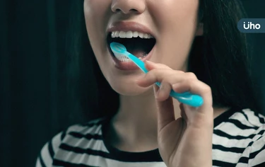 飯後多久該刷牙？牙醫建議「這時間刷」最好：做不到先靠2招初步潔牙
