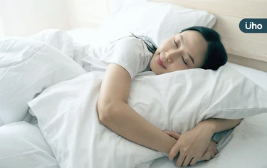 整天都睡不飽？醫揭「睡眠負債」假日補也沒用：每天做1事更長壽