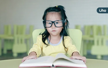 國小是兒童「近視度數增加」最快速時期!中年眼病變風險恐高10倍