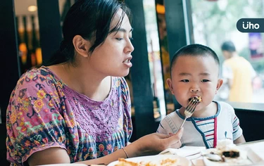 兒點餐慢被母嫌「沒主見」！從餐桌對話學親子教育：先別否定孩子