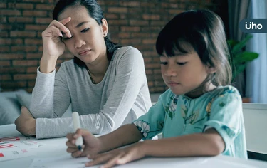 你是直升機父母嗎?自我檢測「7大徵兆」:小心爸媽自己先生病
