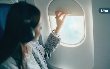 高空紫外線強，搭飛機需要防曬嗎？皮膚科醫曝真相：不如戴太陽眼鏡