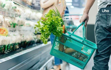 颱風天「囤菜」就怕菜價漲！買什麼菜最便宜？營養師教你挑「這2類」