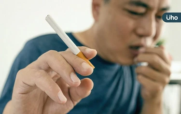 吸菸不只導致肺癌!研究揭「1年吸菸超過8包」恐增椎體骨折風險