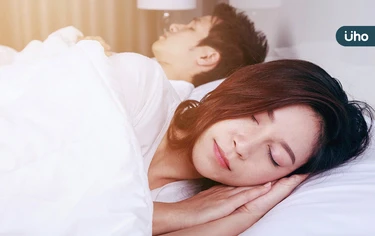 夫妻分房睡好嗎？歐美流行「睡眠離婚」竟有7大好處：讓感情更升溫