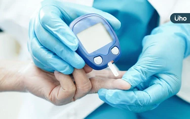 為何空腹血糖正常,糖化血色素卻偏高?帶你看「血糖監測」3大目的