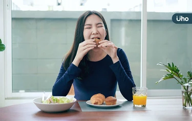 壓力大就狂吃,小心情緒性進食!營養師列「8種食物」擺脫壞情緒