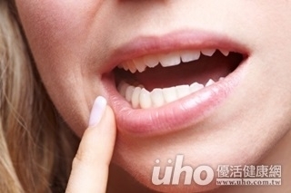 清潔不當+沒回診 當心植牙全GG