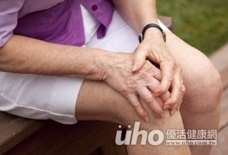 嬤怕開刀忍痛10年 微創手術復勇腳馬