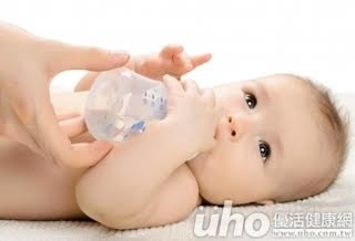 新生兒益生菌如何補充?醫:滴液劑型較佳