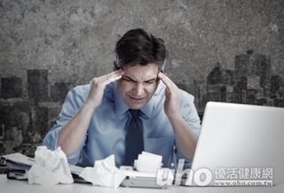 偏頭痛纏身 男日吞6顆藥