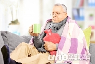 輕忽發燒胸痛 小心肋膜積水