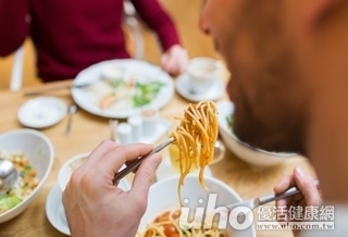 什麼！吃太飽恐降低免疫力