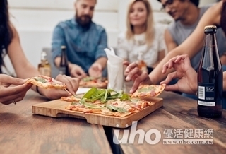 三餐都外食 高血脂年齡提早30年