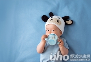 寶寶1歲換奶怎麼選?含「母乳保護力」較佳