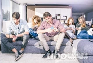 戒除不良用眼習慣 全家一起才有效